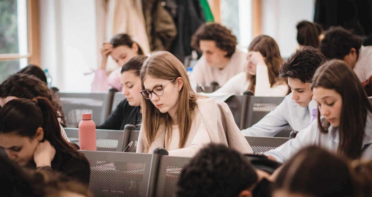 Repartizarea candidaților în săli – Simularea Examenului de Admitere, 29 Martie 2026